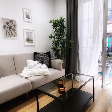 Ronda Con Balcon Casco Viejo Apartamento *